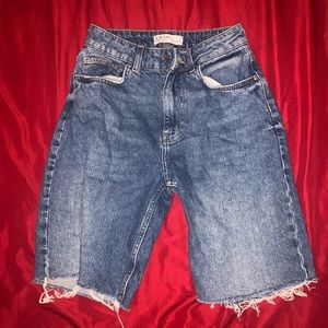 I’m selling ripped light blue denim shorts that I got from Primark.